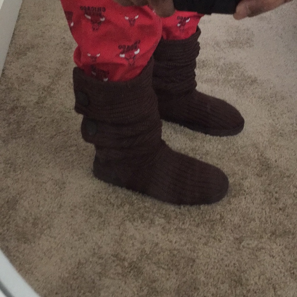 A paír of boots.